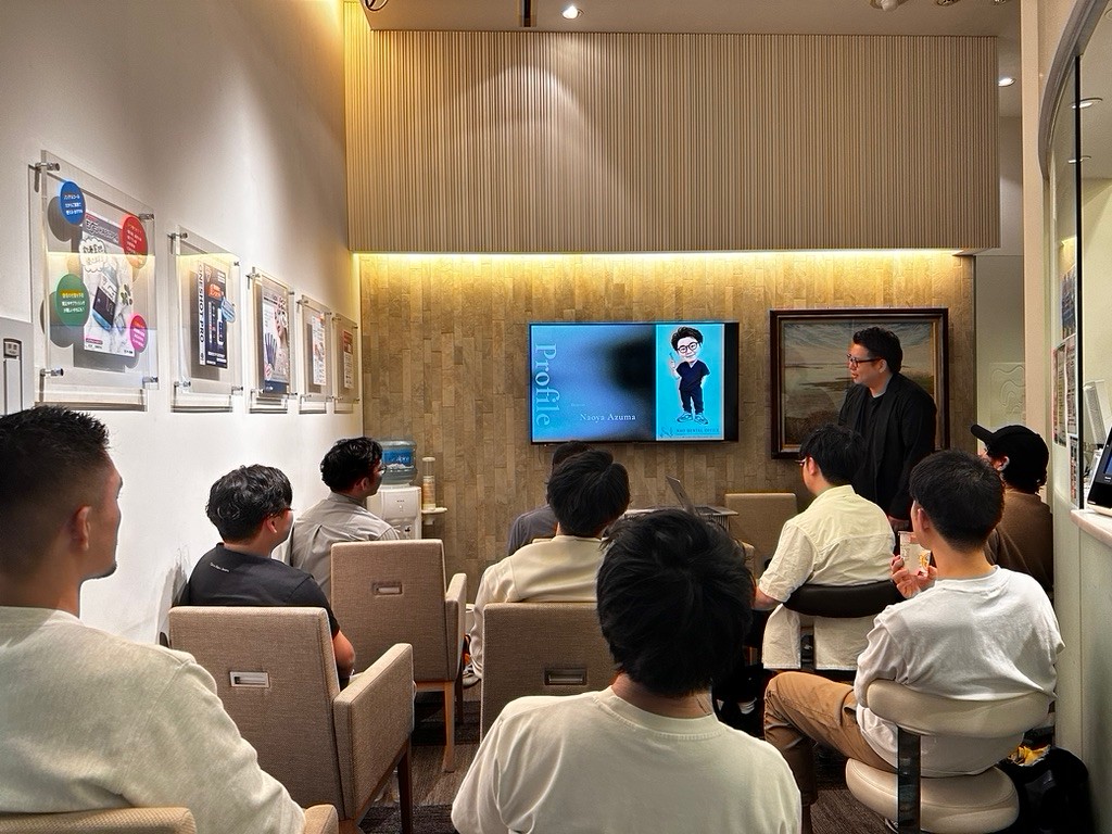 橋口歯科赤坂で開催されたE×N×Fで、歯科医師が症例発表を聴講している様子