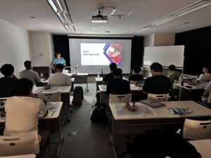 E×N×FプライベートセミナーでFGG Managementについて講義を受ける歯科医師