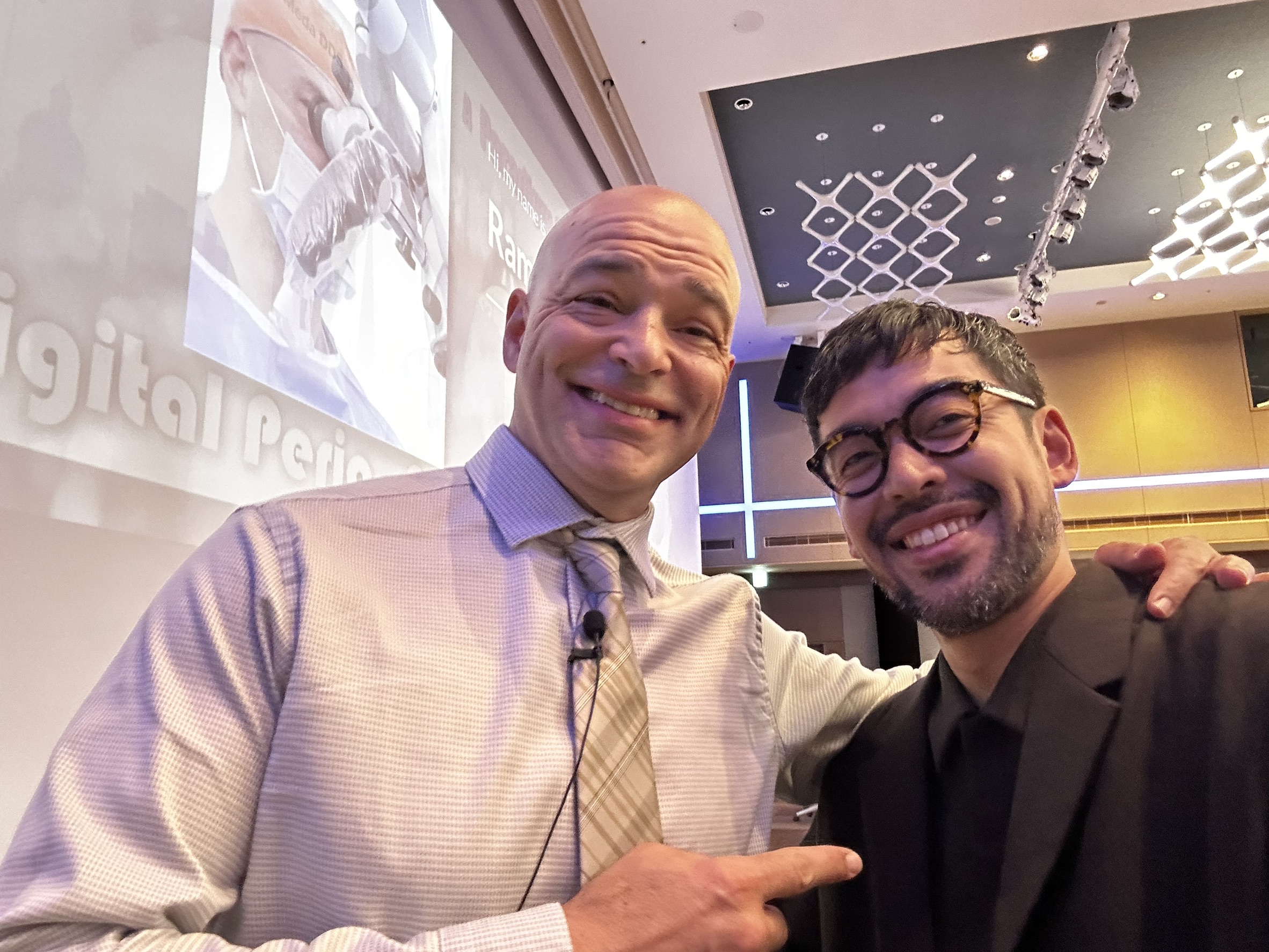 Dr. Ramon Gomez-Meda先生と橋口歯科赤坂ガーデンシティ理事長の橋口隼人