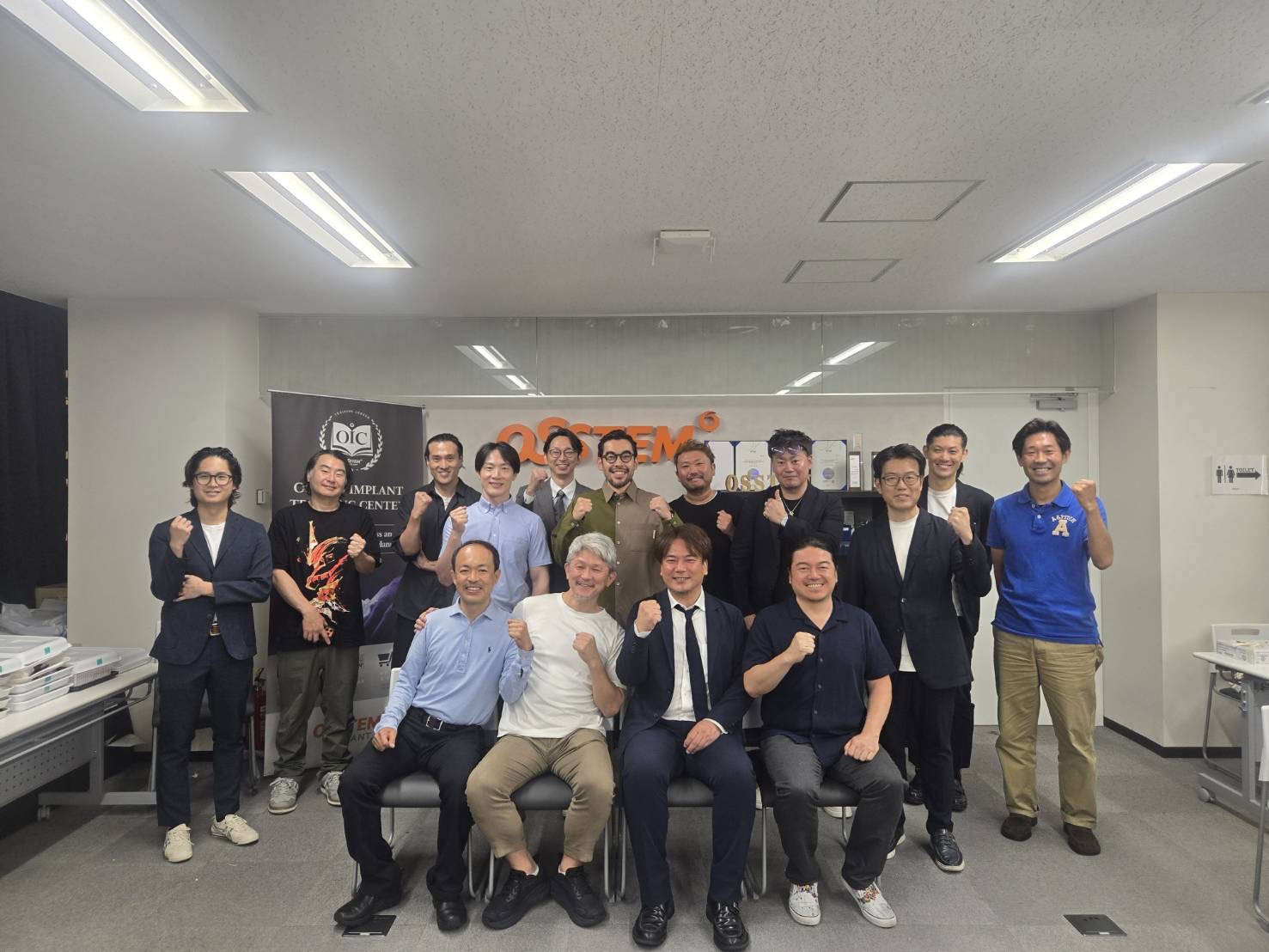 Hong Connect 6月本会特別講演会終了後に参加者が集合して撮影した記念写真