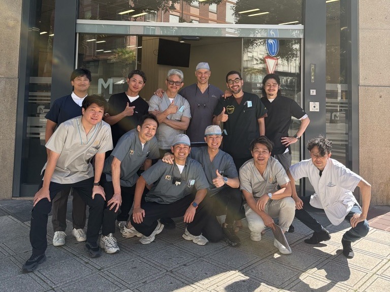 スペインで開催されたMEDA Clinical Residenciesに参加した日本人歯科医師の集合写真