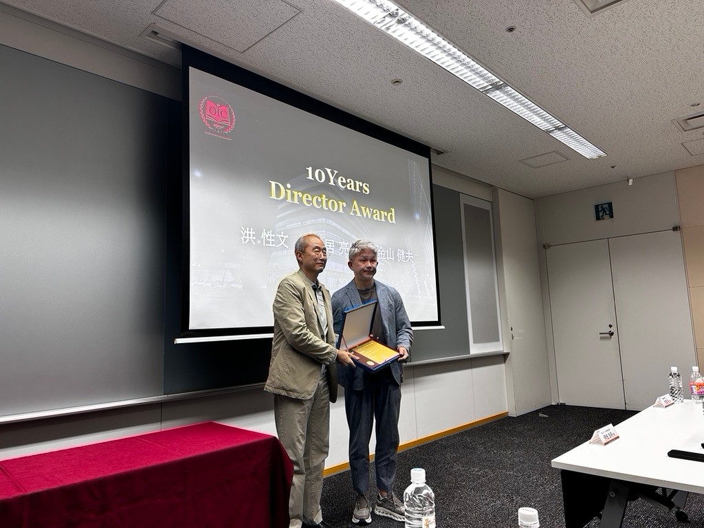 OSSTEM Director Workshop 2026 NAGOYAで10年間のディレクター活動を表彰された洪 性文先生