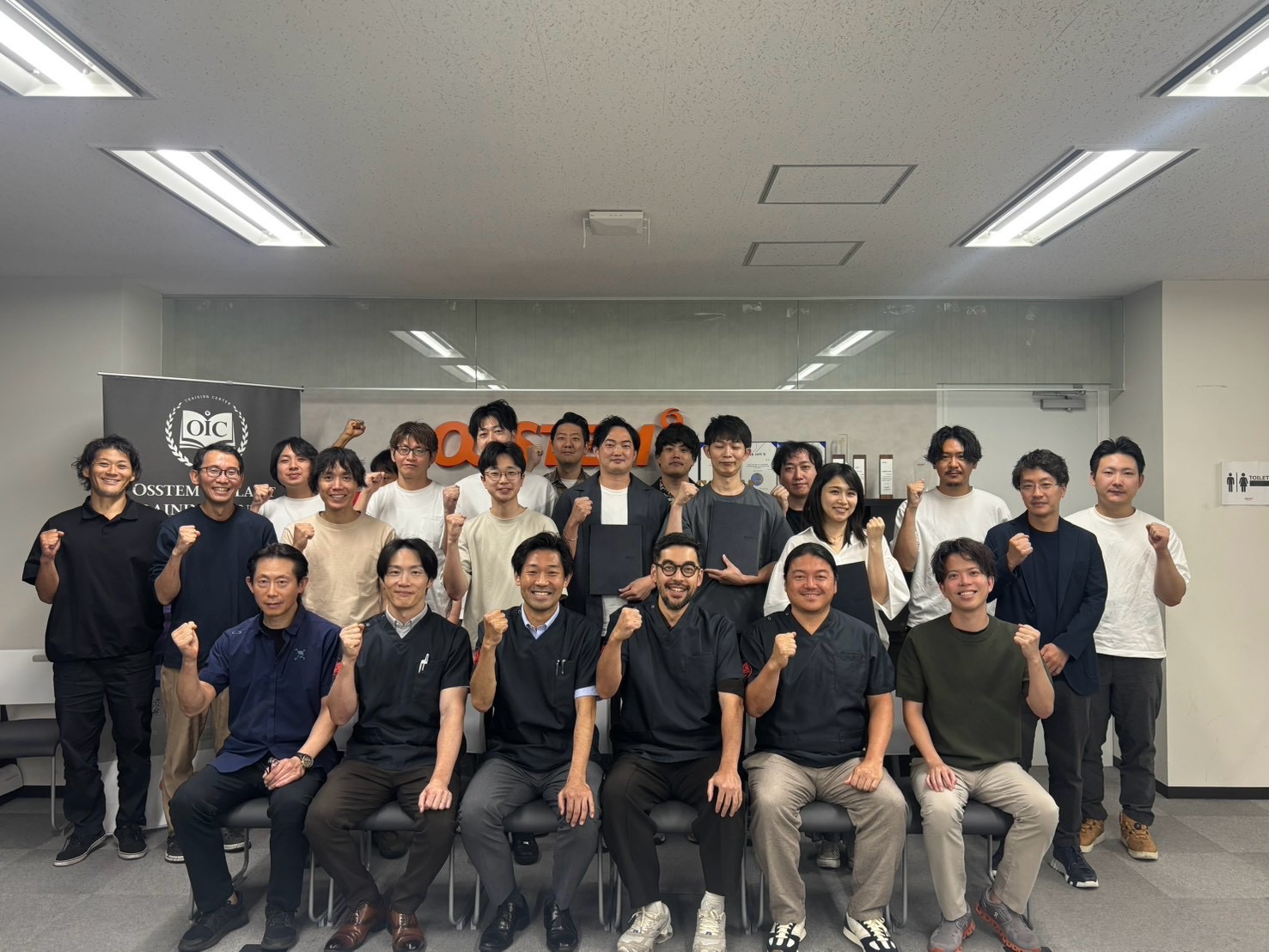 OSSTEM JAPAN MASTER COURSE 東京8期 Basic Course終了後の講師・受講者集合写真
