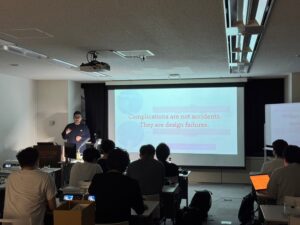 東京・赤坂で歯科医師向けインプラント外科セミナー講師を務める橋口隼人理事長