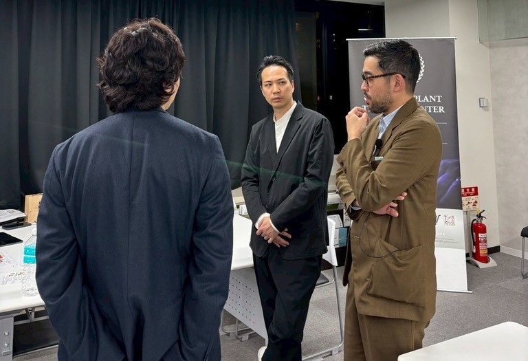 川名部先生・矢野先生・橋口隼人理事長によるインプラント勉強会でのディスカッション